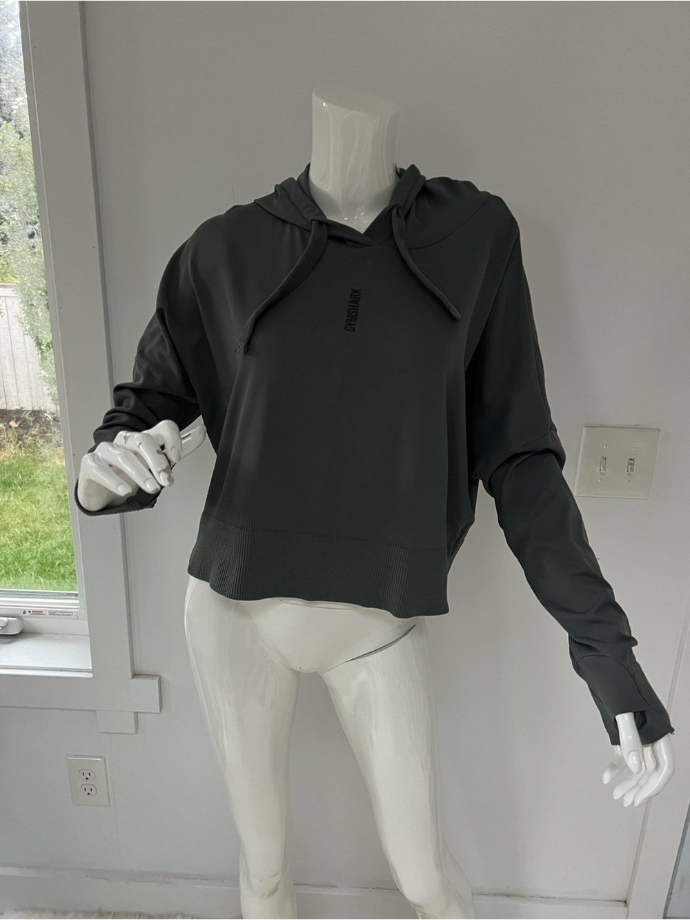 Gymshark Women's Cropped Hoodie. Women’s size medium ,workout  gymnastics hoodie